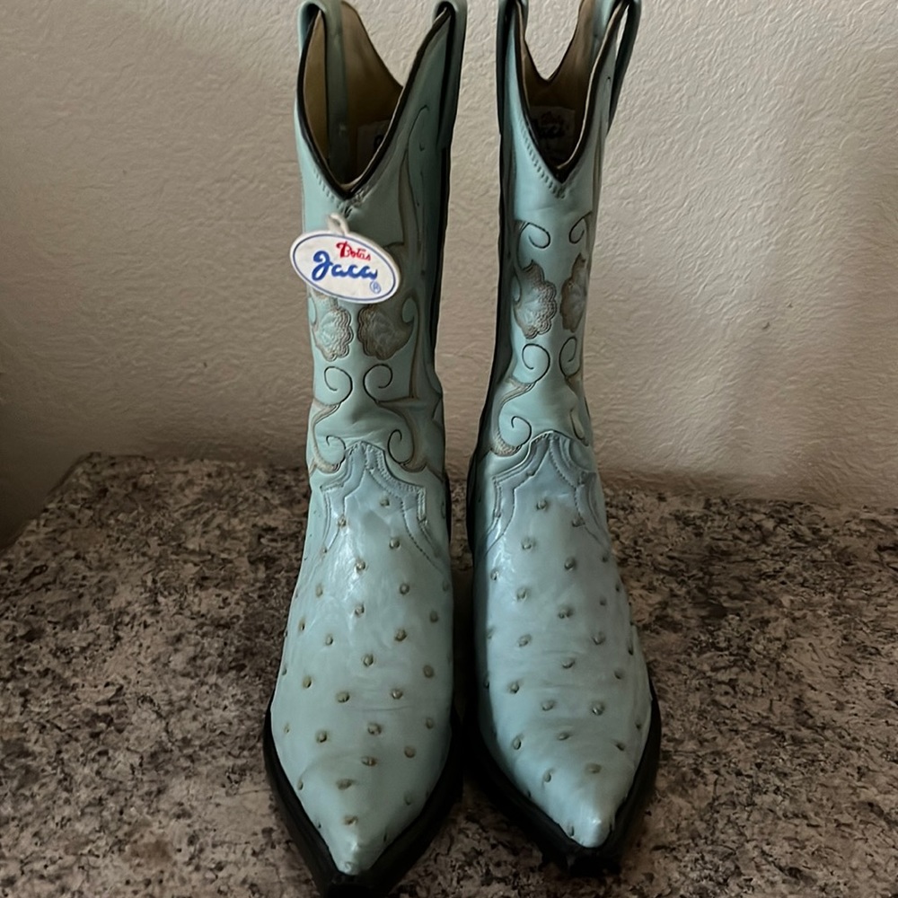 Re selling boots that didn’t fit.